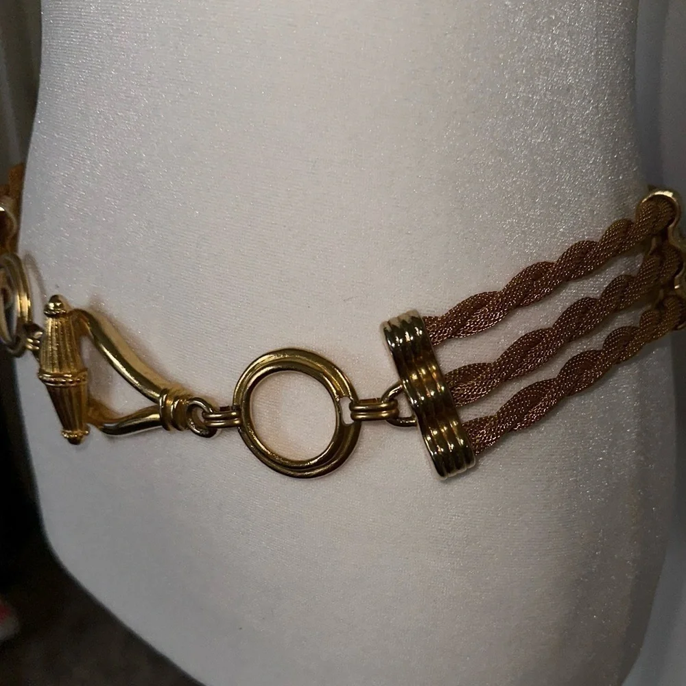 Gold rope twisted toggle belt size 32 inches adjustable
